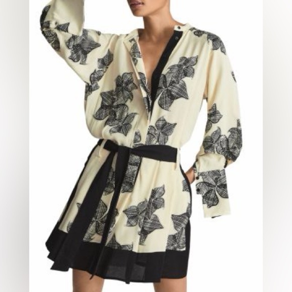 Reiss Dresses & Skirts - Reiss Vivyian Rose Print Mini Dress Size 6